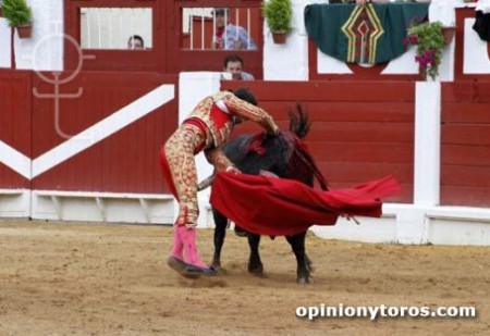 Y ALVARO DE LA CALLE LLEVABA TRES AÑOS SIN VESTIRSE DE TORERO